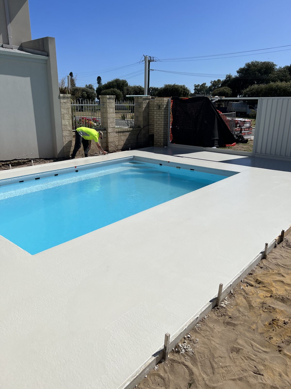 Exposed aggregate pool edging and surround